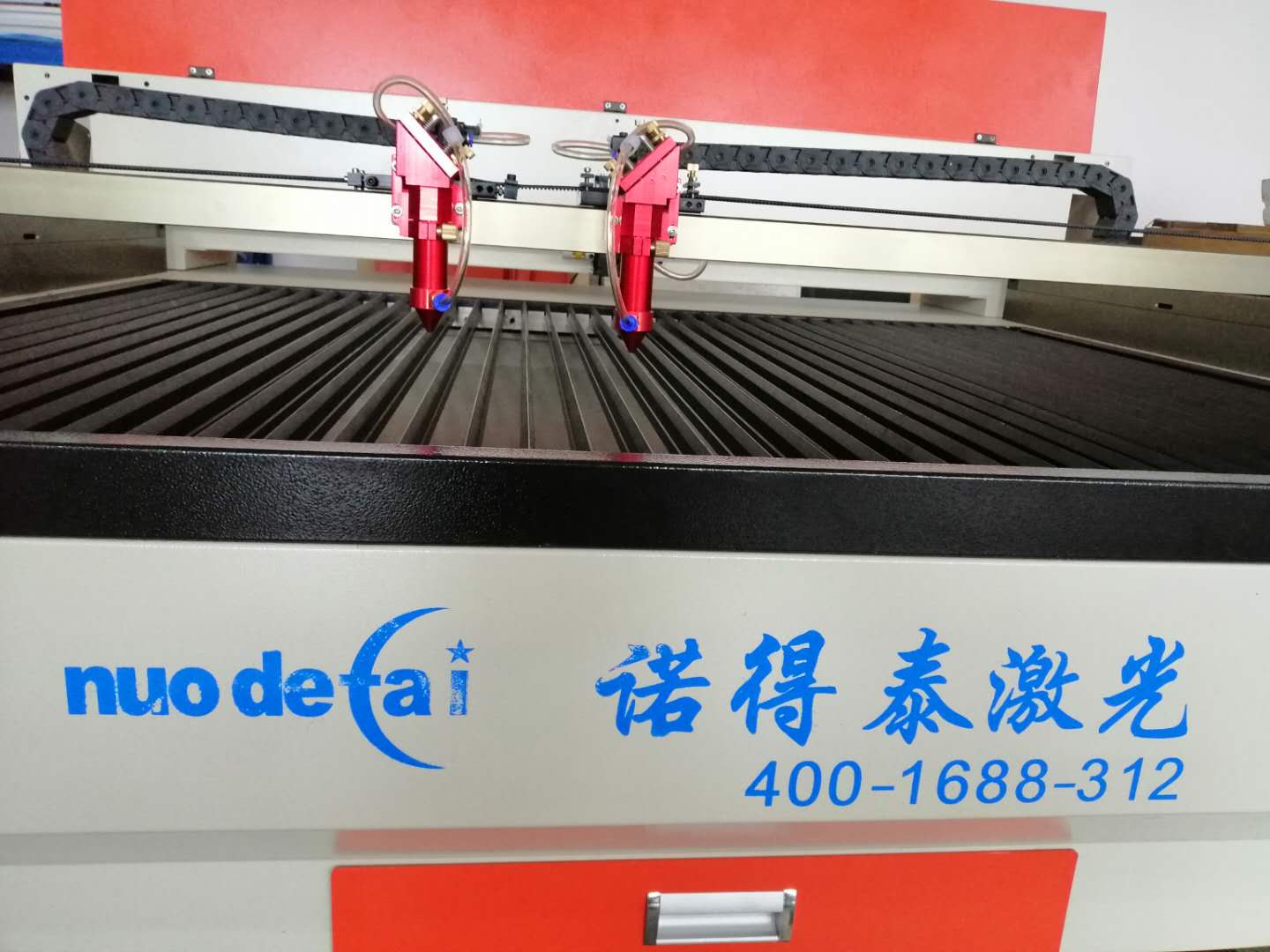 聚焦鏡片對于激光切割機在切割材料的效果產(chǎn)生深遠影響？