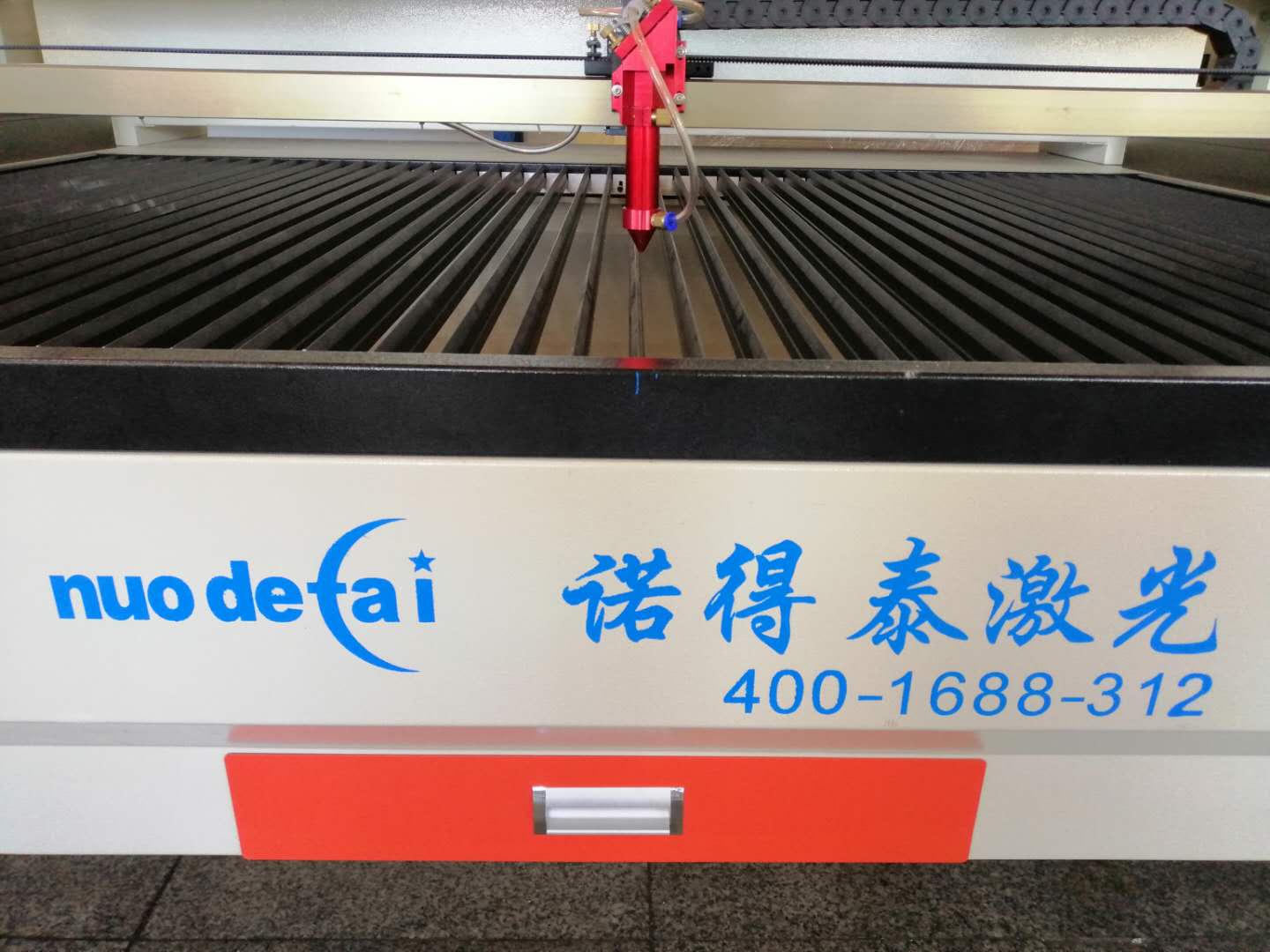 竹木制品旋轉(zhuǎn)激光切割機的一個工作原理？價格如何！