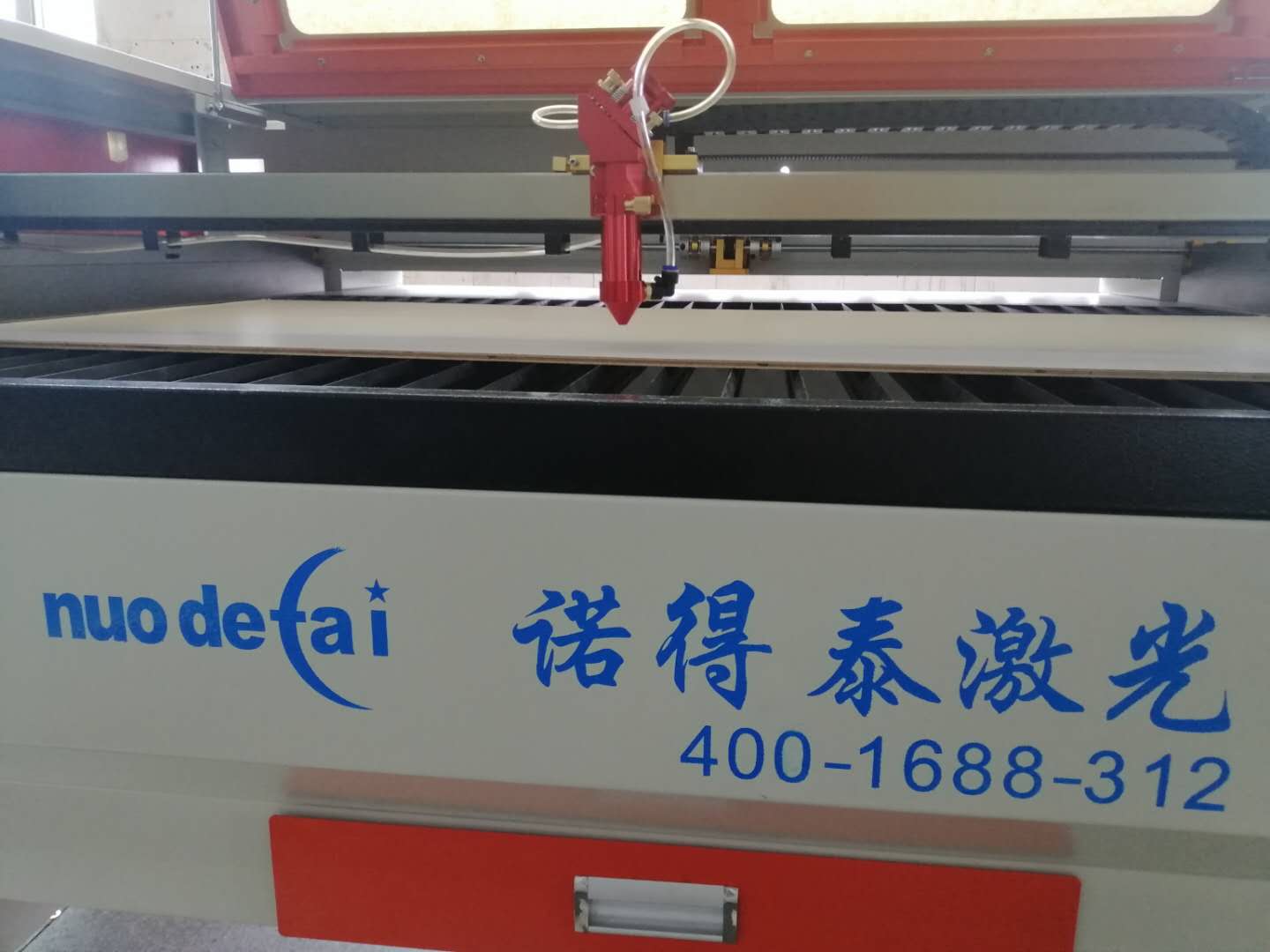 廣告行業(yè)用亞克力激光切割機加工的特點在哪里？