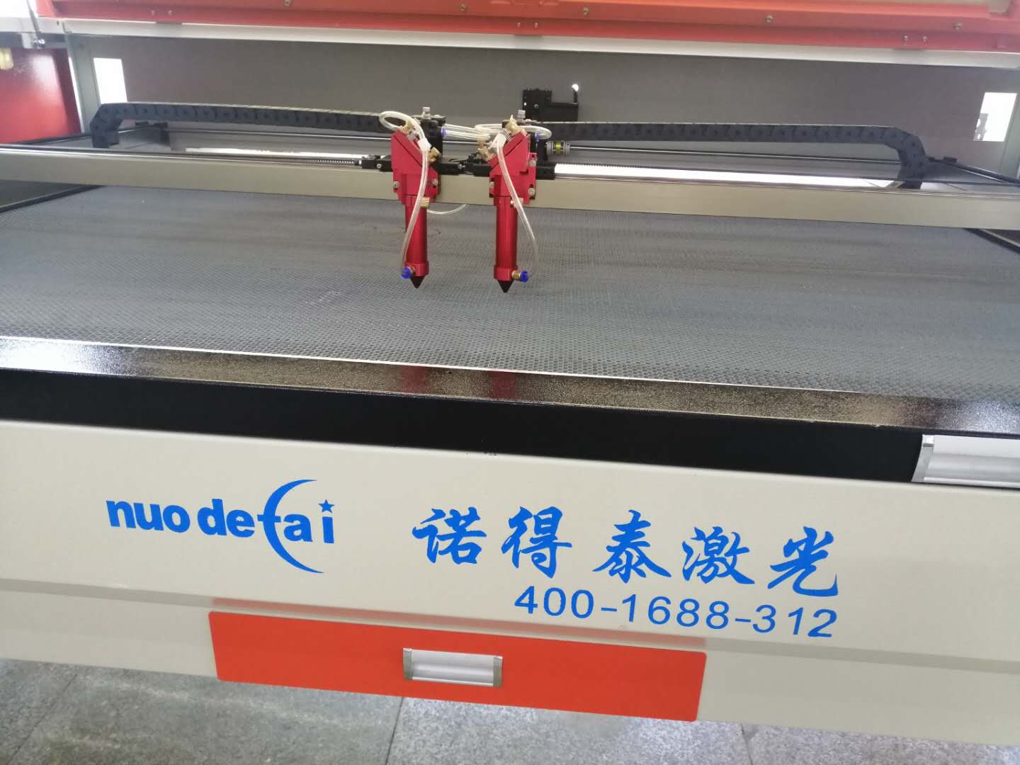 卡紙用激光切割機(jī)加工一個(gè)特點(diǎn)在哪里？