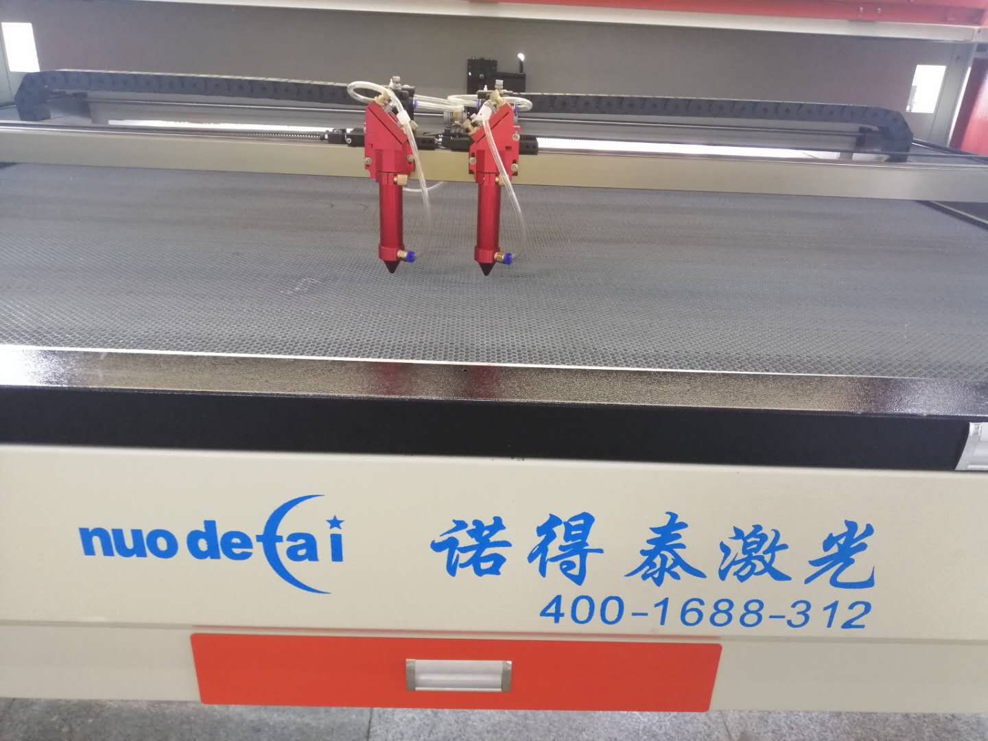 深圳諾得泰是無塵布行業(yè)激光切割機生產廠家