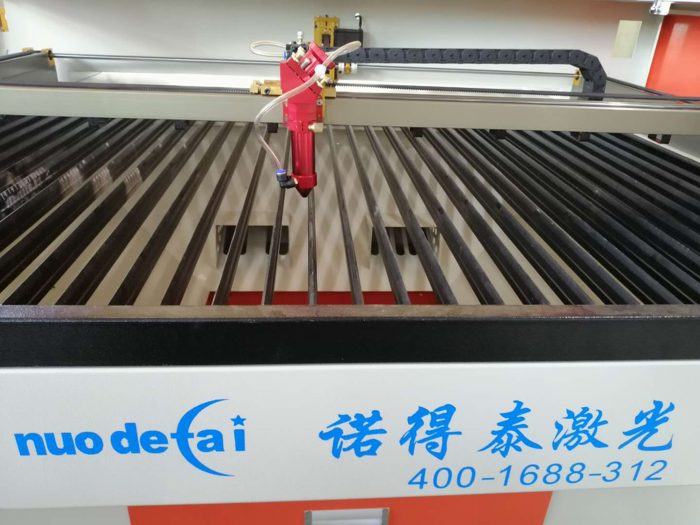 簡介有關于小型激光切割機廠家價格！
