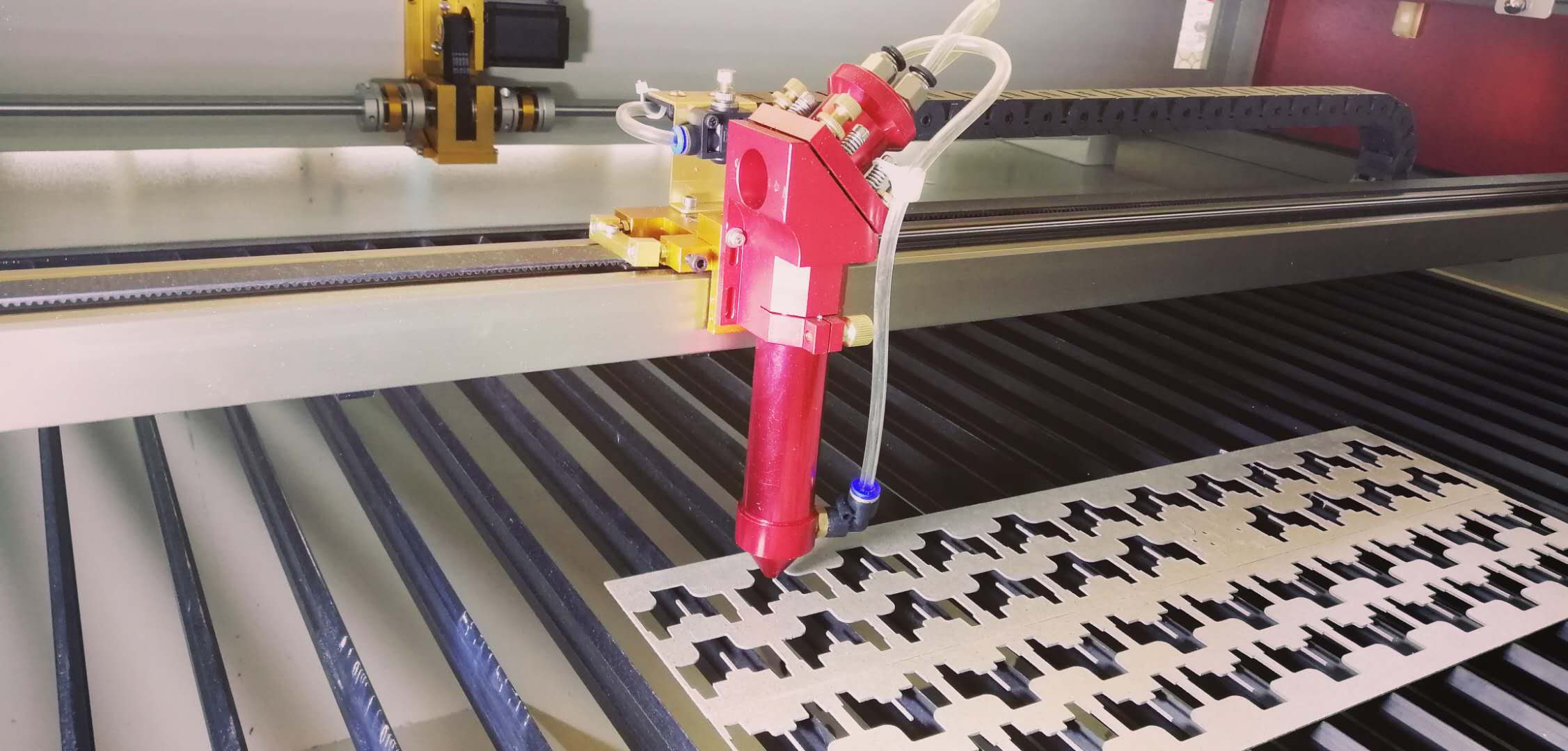 建筑模型你需要一款激光發(fā)割機(jī)，設(shè)備廠家價格不貴